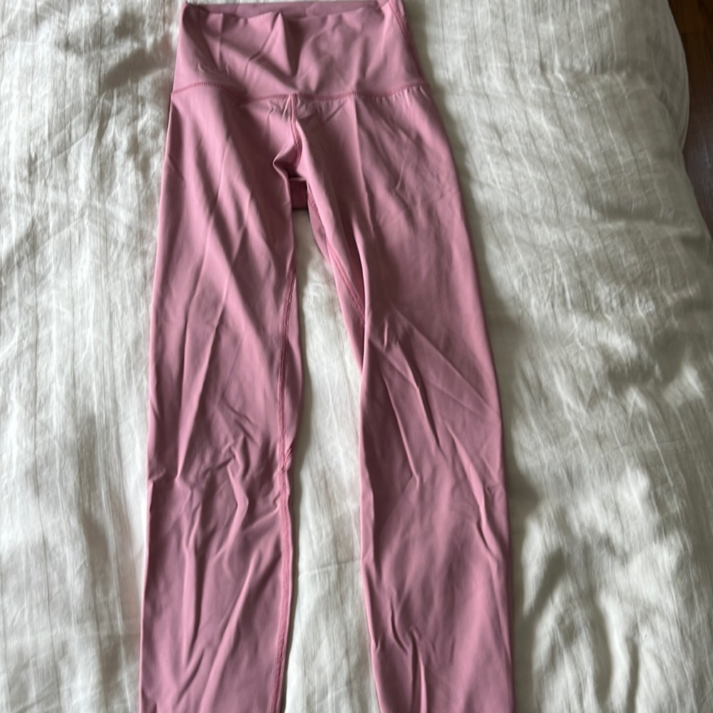 Women’s light pink lululemon align leggings 25’ size 4